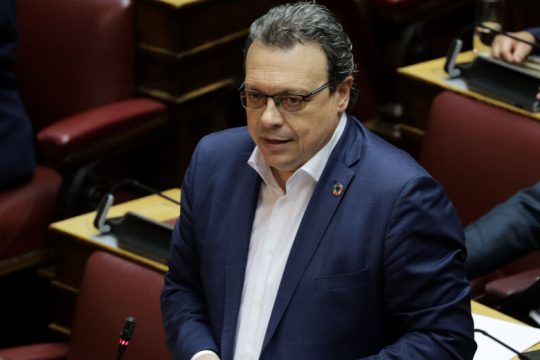 Μύδροι για τα κυβερνητικά ψεύδη και τα αλυσιτελή μέτρα