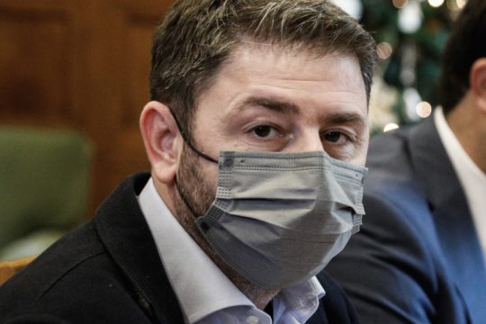Τα τείχη δεν πέφτουν με λιανοντούφεκα