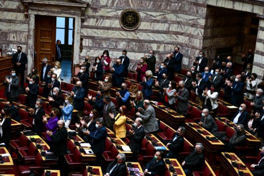 Η υλικότητα της δημοκρατίας