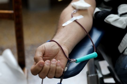Καταργείται ο αποκλεισμός των ΛΟΑΤΚΙ από την αιμοδοσία