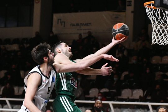 Περίπατος υπό το βλέμμα του Γιόβιτς