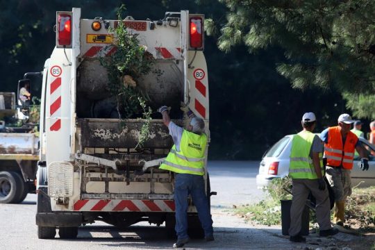 Μια ωρολογιακή βόμβα απειλεί δημόσιο και ιδιωτικό τομέα
