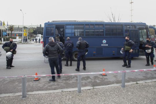 Στον εισαγγελέα οι 15 συλληφθέντες από την εκκένωση κατάληψης στο ΑΠΘ