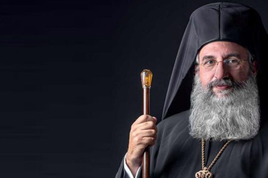 Προοδευτικός αρχιεπίσκοπος, κόντρα στο παρασκήνιο