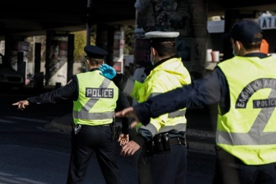 Με προφορική δήλωση για την ταυτότητα φύλου οι έλεγχοι πιστοποιητικών κορονοϊού για τρανς άτομα