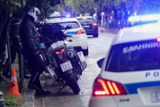Θεσσαλονίκη: Ένοπλη ληστεία σε ζαχαροπλαστείο, διέφυγε ο δράστης