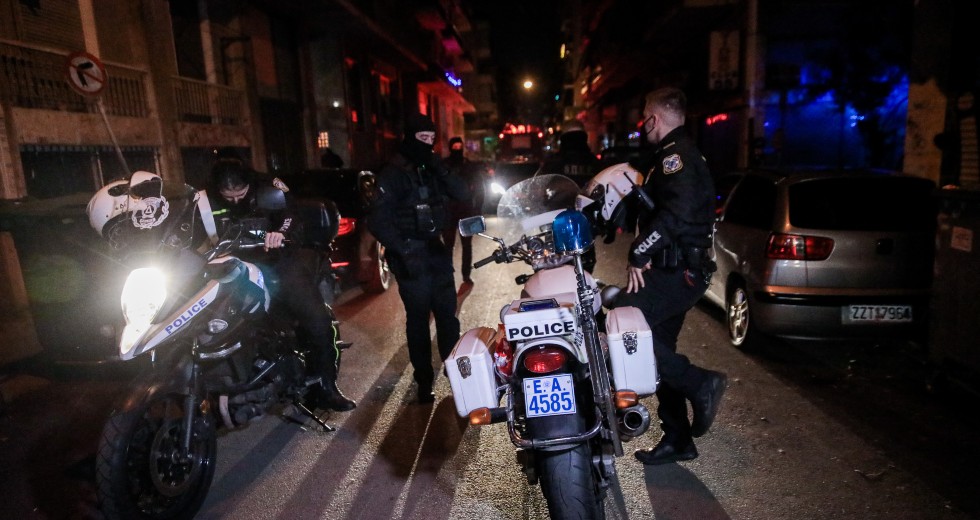 Στα χέρια πιάστηκαν οπαδοί ομάδων στο Πέραμα