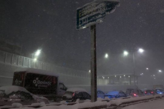 Πάγωσε η «Ελπίδα» στους δρόμους της ταλαιπωρίας