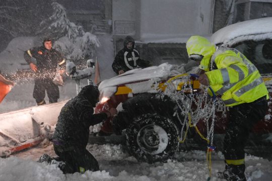 Η χώρα στον αυτόματο νεοφιλελεύθερο πιλότο (και αυτός δεν λειτουργεί)