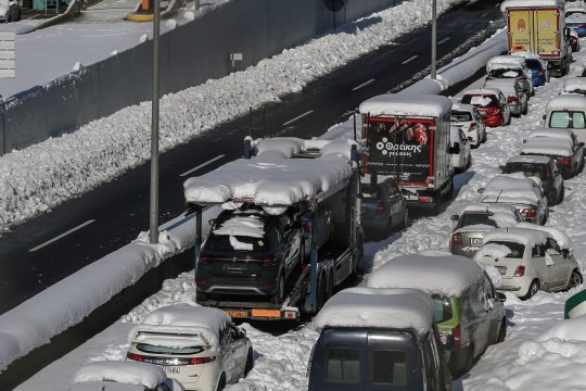 Περί παραιτήσεων και αγάπης προς την κοινωνία
