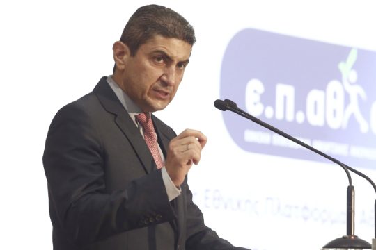Ασταμάτητος στην πολεμική κατά της ΕΠΟ ο Αυγενάκης