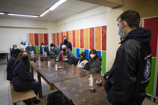 Επίσκεψη Σακελλαροπούλου στο Υπνωτήριο Αστέγων των Γιατρών του Κόσμου