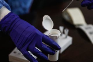Εφτά στα 10 μοριακά τεστ βγαίνουν θετικά!