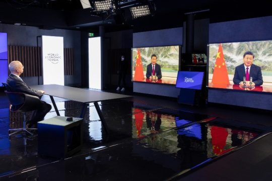 Παγκόσμιο Οικονομικό Φόρουμ: Αποχή από «Ψυχροπολεμικές λογικές» ζητά η Κίνα
