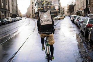 Εργοδότες οι Uber & Deliveroo