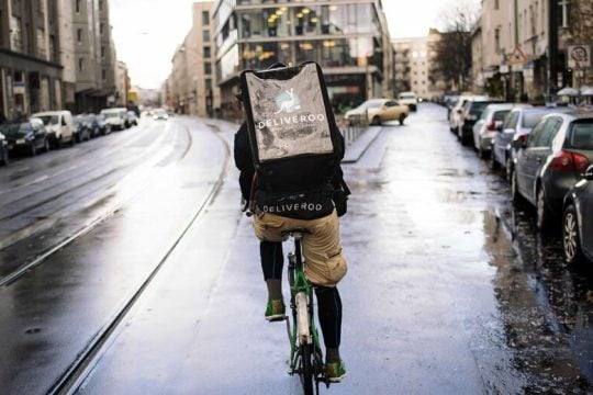 Εργοδότες οι Uber & Deliveroo