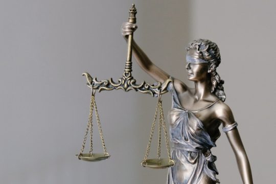 Γιατί η Δικαιοσύνη αδρανεί;
