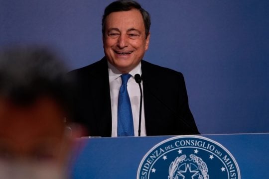 O Nτράγκι ανοίγει τα σχολεία αγνοώντας δάσκαλους και γιατρούς