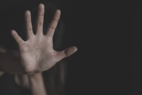 Θύμα ξυλοδαρμού 53χρονη από τον εν διαστάσει σύζυγό της