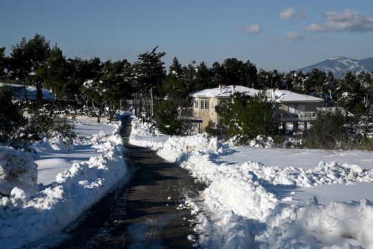 Η κατάσταση στο οδικό δίκτυο της Αττικής: Διακοπή κυκλοφορίας και χρήση αλυσίδων