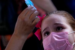 Σταδιακά υποχρεωτικά τα εμβόλια στην Αυστρία