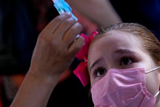 Σταδιακά υποχρεωτικά τα εμβόλια στην Αυστρία