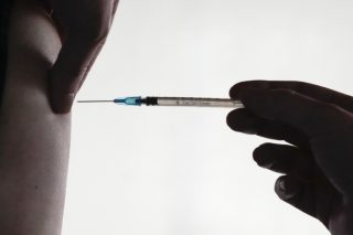Υποχρεωτικός εμβολιασμός για τους άνω των 50 ετών