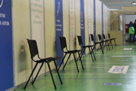 «Κίτρινη κάρτα» EMA στη χορήγηση πολλαπλών αναμνηστικών δόσεων εμβολίου