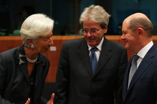 Το ελληνικό χρέος στο στόχαστρο Βρυξελλών
