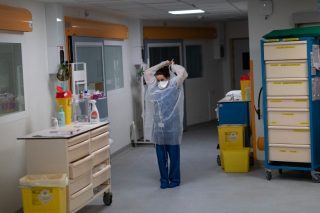Ευρωπαϊκή Ένωση: Η Όμικρον «δαγκώνει»