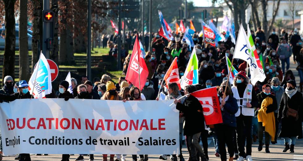 Σε απεργία οι δάσκαλοι στη Γαλλία για τη διαχείριση της πανδημίας