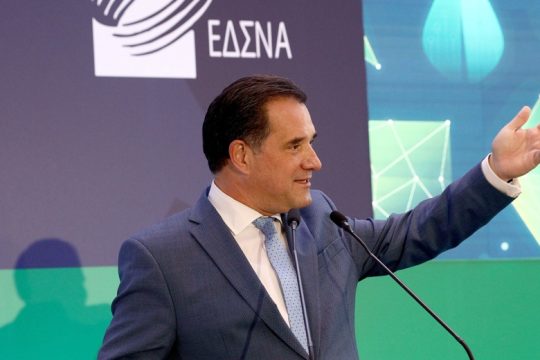 Η ακρίβεια και το «στο κρανίο» του υπουργού μας