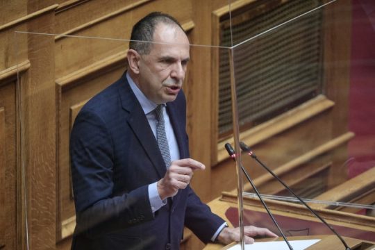 Αυτοαθωώνεται για τις αμαρτωλές σχέσεις με Φουρθιώτη