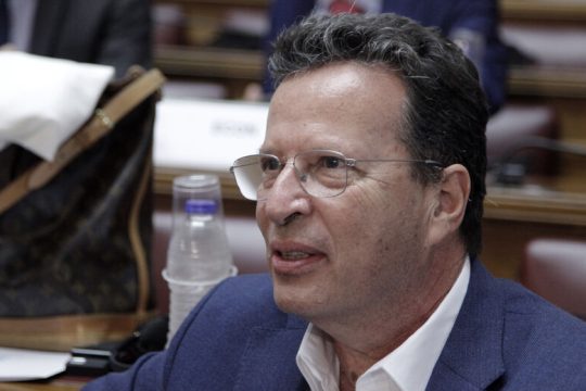 Πρωτοφανείς βολές κατά Κύρτσου
