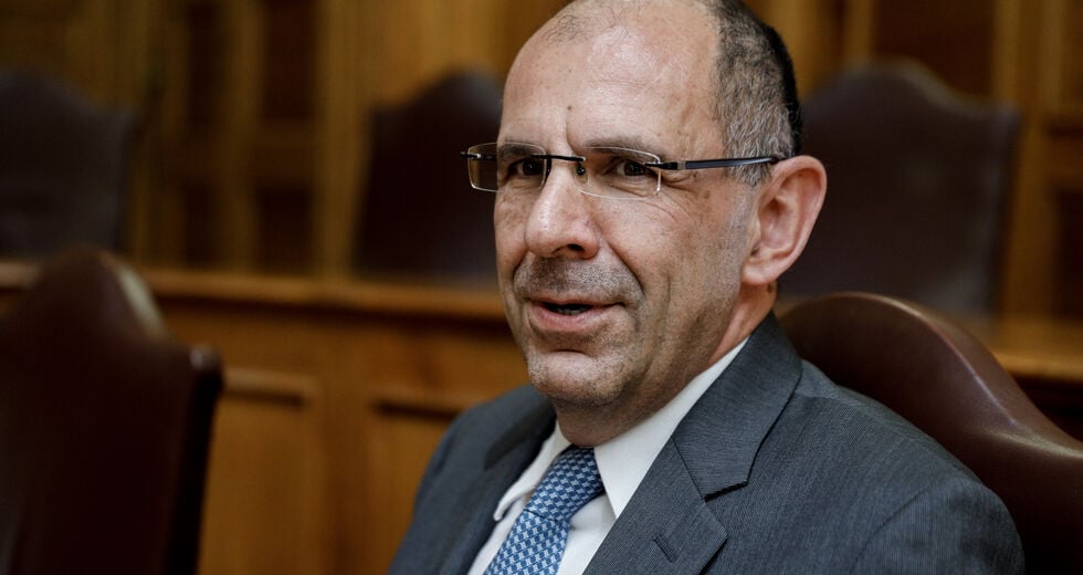 Κύριε Γεραπετρίτη, κάνατε αναπάντητη στον Μένιο Φουρθιώτη;