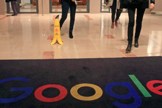 Γαλλικές «καμπάνες» σε Google και Facebook για τα cookies