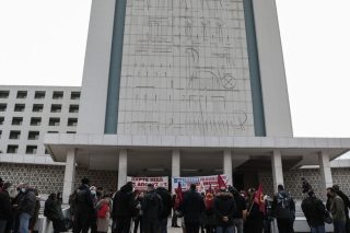 Μαζικές απολύσεις έφεραν οι επενδύσεις στο Χίλτον