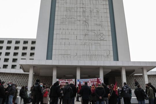 Μαζικές απολύσεις έφεραν οι επενδύσεις στο Χίλτον