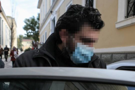 Παραιτήθηκε από την υπεράσπιση του ιερέα ο δικηγόρος του