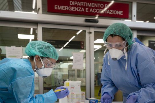 Σενάρια τρόμου για 2 εκατομμύρια κρούσματα το επόμενο διάστημα στην Ιταλία