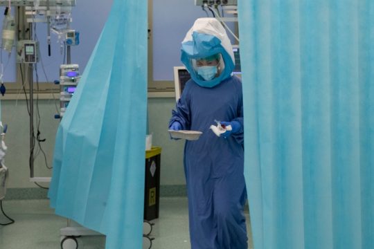 Γεμάτα τα νοσοκομεία με ανεμβολίαστους ηλικιωμένους στην Ιταλία
