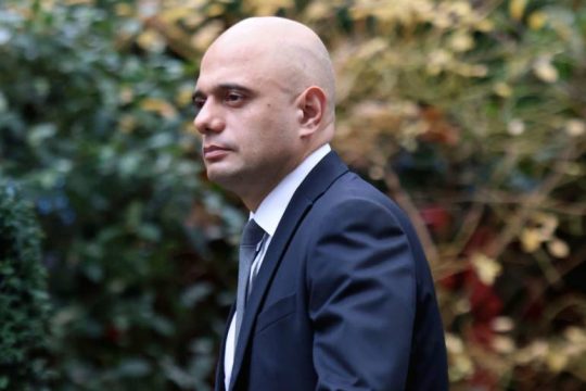 «Tελευταία επιλογή» τα νέα μέτρα στην Αγγλία για τον υπουργό Υγείας