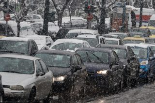 Εριξαν ευθύνες και στους οδηγούς για το χάος