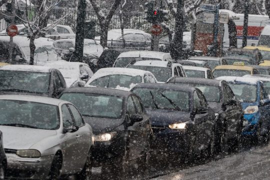 Εριξαν ευθύνες και στους οδηγούς για το χάος