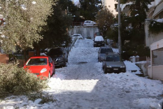 Ταλαιπωρία και οργή: Τέσσερις ημέρες χωρίς ρεύμα χιλιάδες νοικοκυριά