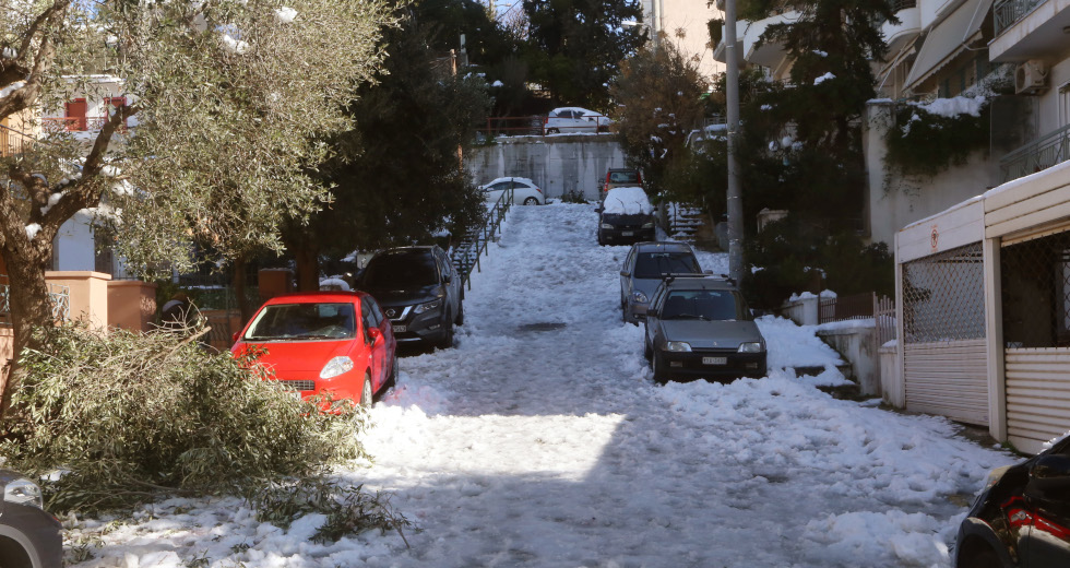 Ταλαιπωρία και οργή: Τέσσερις ημέρες χωρίς ρεύμα χιλιάδες νοικοκυριά