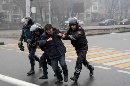Εντολή για «πυρ στο ψαχνό» από τον πρόεδρο του Καζακστάν