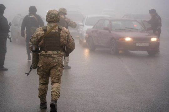 Καζακστάν: Σχεδόν 10.000 συλλήψεις, παραμένουν τα ξένα στρατεύματα