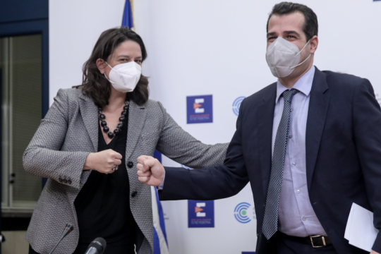 «Άμεση» απάντηση Κεραμέως μετά την κατακραυγή για άνοιγμα σχολείων χωρίς μέτρα