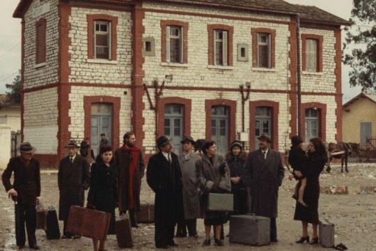 Με βιάζουν σαν χώρα